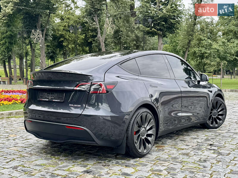 Внедорожник / Кроссовер Tesla Model Y 2024 в Киеве