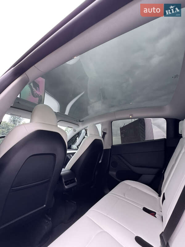 Внедорожник / Кроссовер Tesla Model Y 2024 в Киеве