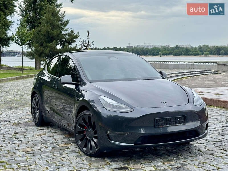 Внедорожник / Кроссовер Tesla Model Y 2024 в Киеве