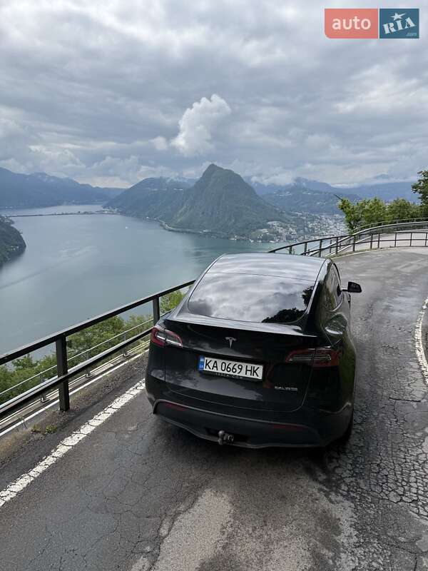 Внедорожник / Кроссовер Tesla Model Y 2022 в Киеве