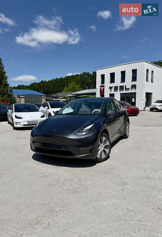 Внедорожник / Кроссовер Tesla Model Y 2024 в 