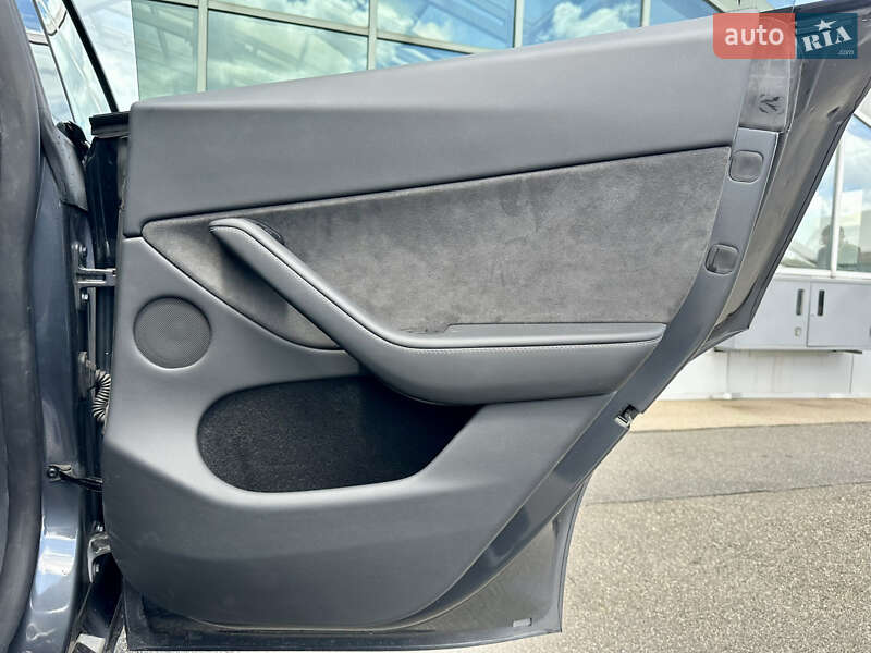 Внедорожник / Кроссовер Tesla Model Y 2023 в Киеве
