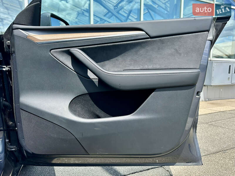 Внедорожник / Кроссовер Tesla Model Y 2023 в Киеве