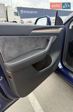 Внедорожник / Кроссовер Tesla Model Y 2024 в 