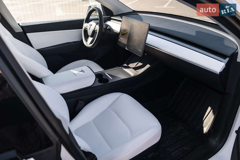 Внедорожник / Кроссовер Tesla Model Y 2021 в Киеве