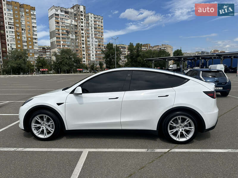 Внедорожник / Кроссовер Tesla Model Y 2021 в Киеве