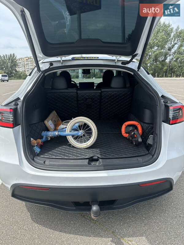 Внедорожник / Кроссовер Tesla Model Y 2021 в Киеве