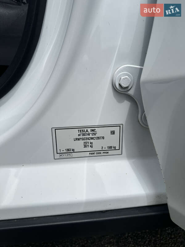 Внедорожник / Кроссовер Tesla Model Y 2021 в Киеве