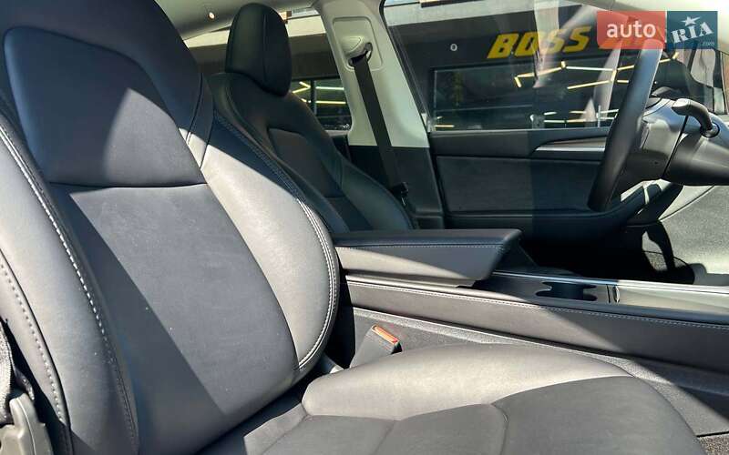 Позашляховик / Кросовер Tesla Model Y 2023 в Чернівцях
