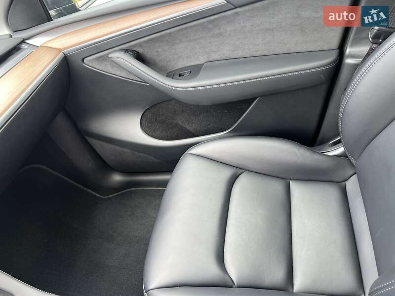 Внедорожник / Кроссовер Tesla Model Y 2023 в Киеве