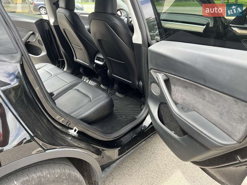Внедорожник / Кроссовер Tesla Model Y 2023 в Киеве