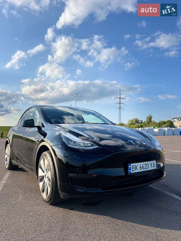 Внедорожник / Кроссовер Tesla Model Y 2023 в Ровно