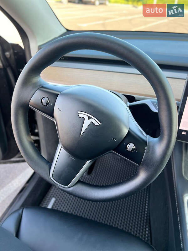 Внедорожник / Кроссовер Tesla Model Y 2023 в Ровно