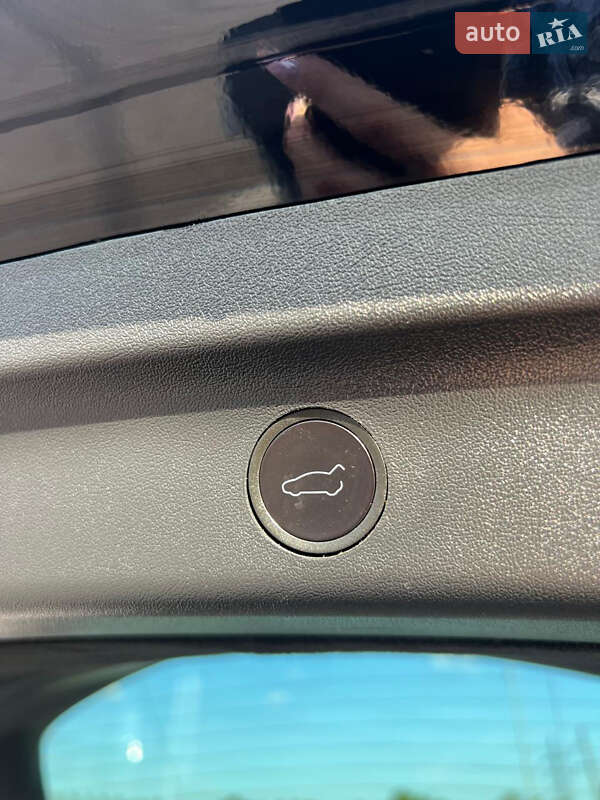 Внедорожник / Кроссовер Tesla Model Y 2023 в Ровно