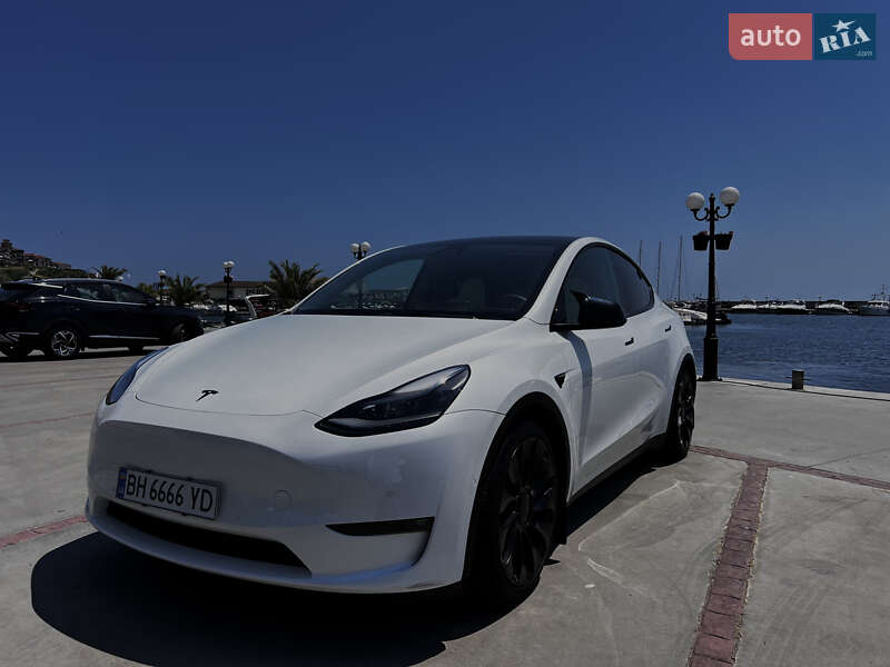 Внедорожник / Кроссовер Tesla Model Y 2021 в 