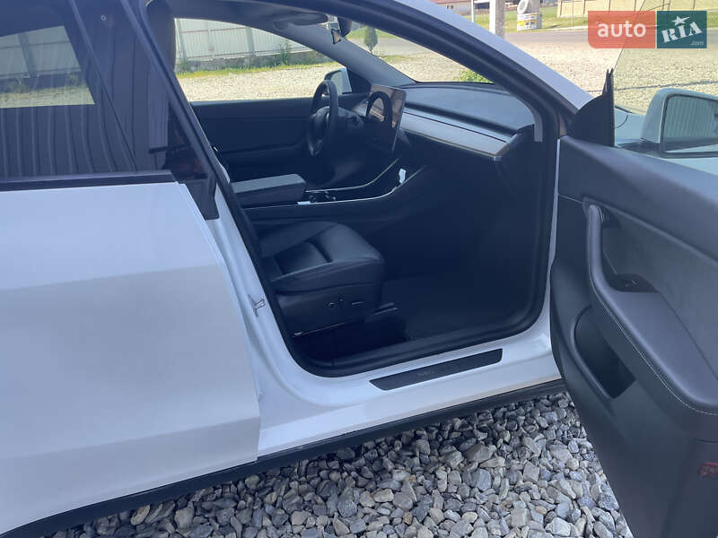 Позашляховик / Кросовер Tesla Model Y 2021 в Тернополі