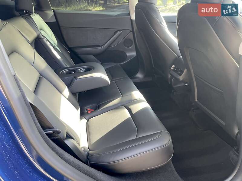 Внедорожник / Кроссовер Tesla Model Y 2023 в Киеве