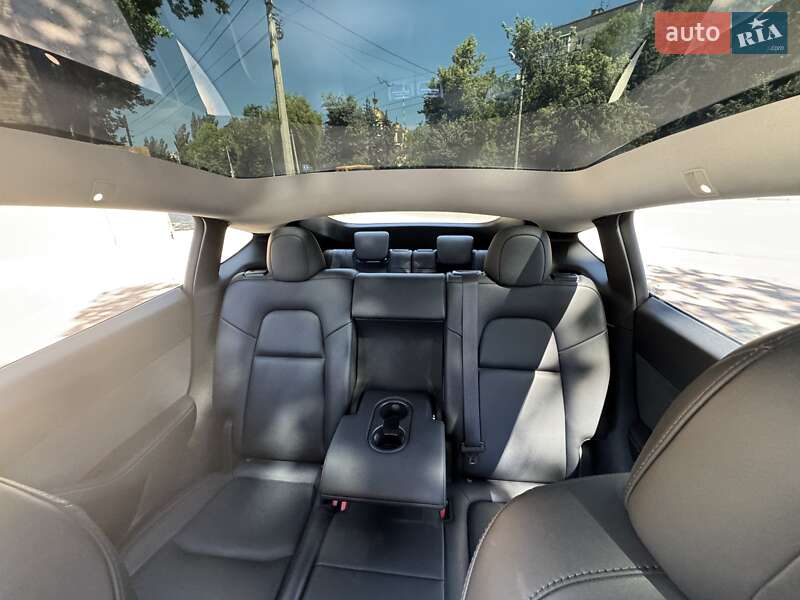 Позашляховик / Кросовер Tesla Model Y 2022 в Івано-Франківську