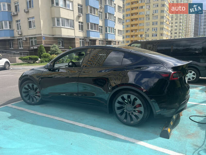 Внедорожник / Кроссовер Tesla Model Y 2022 в Киеве
