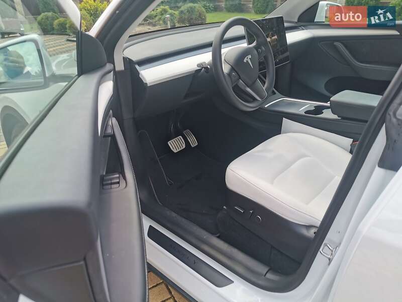 Внедорожник / Кроссовер Tesla Model Y 2022 в Киеве