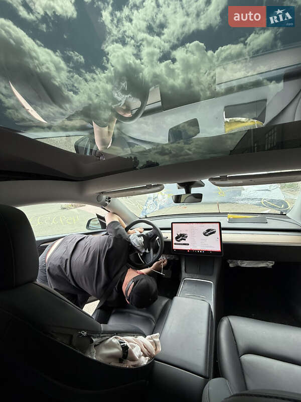 Внедорожник / Кроссовер Tesla Model Y 2023 в Киеве