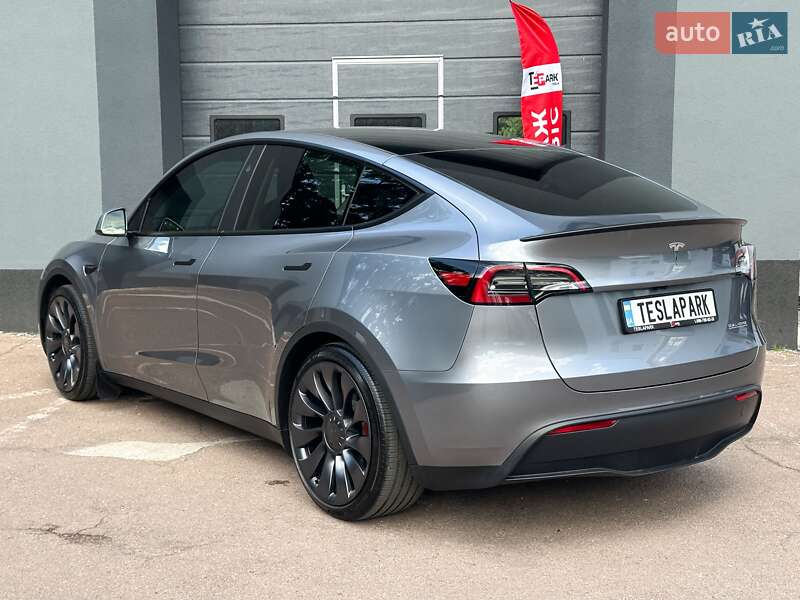 Позашляховик / Кросовер Tesla Model Y 2024 в Києві