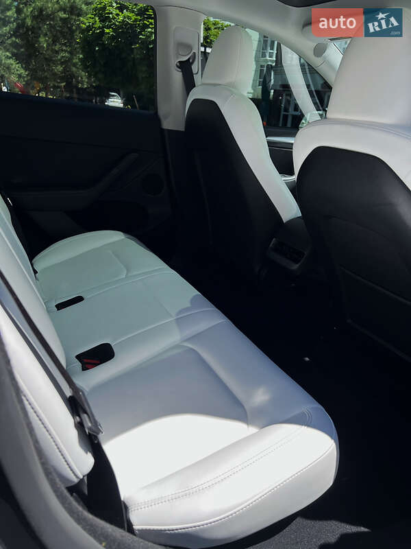 Внедорожник / Кроссовер Tesla Model Y 2023 в Ивано-Франковске
