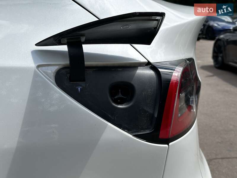Внедорожник / Кроссовер Tesla Model Y 2023 в Киеве