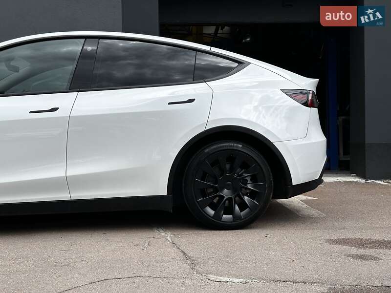 Внедорожник / Кроссовер Tesla Model Y 2023 в Киеве