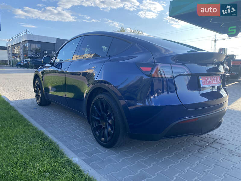 Внедорожник / Кроссовер Tesla Model Y 2024 в Киеве