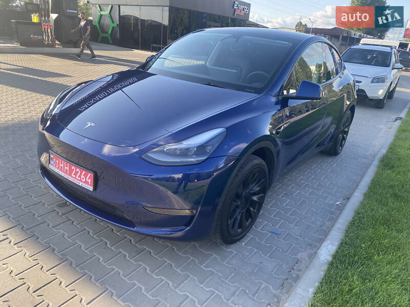 Tesla Model Y 2024