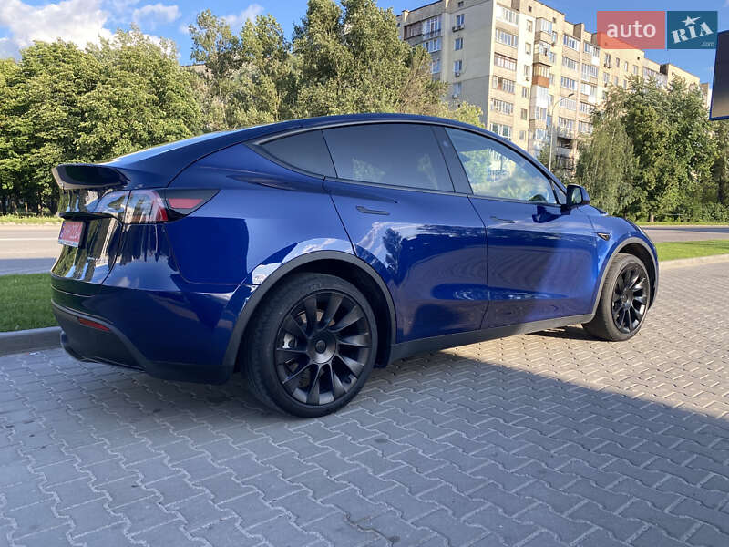 Внедорожник / Кроссовер Tesla Model Y 2024 в Киеве