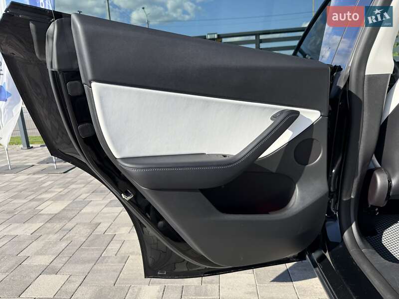 Внедорожник / Кроссовер Tesla Model Y 2021 в Ровно