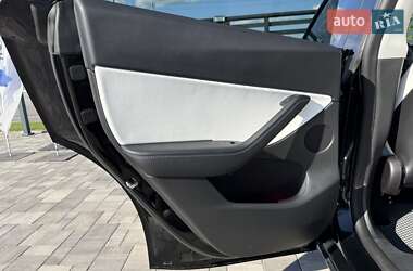 Внедорожник / Кроссовер Tesla Model Y 2021 в 