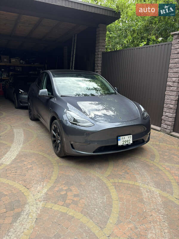Tesla Model Y 2023