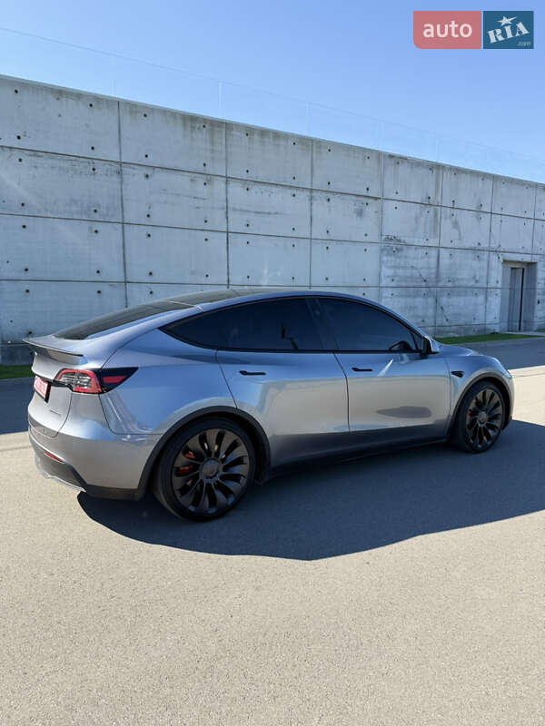 Внедорожник / Кроссовер Tesla Model Y 2024 в Киеве