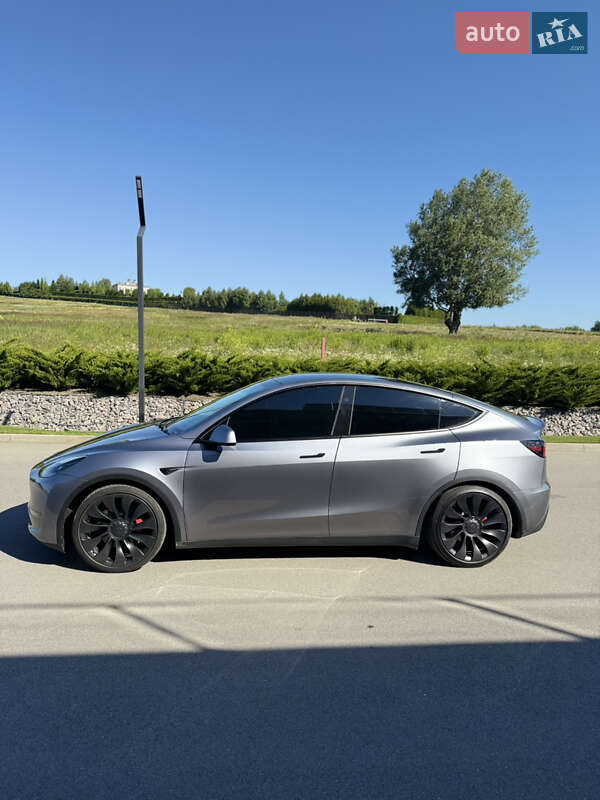 Внедорожник / Кроссовер Tesla Model Y 2024 в Киеве