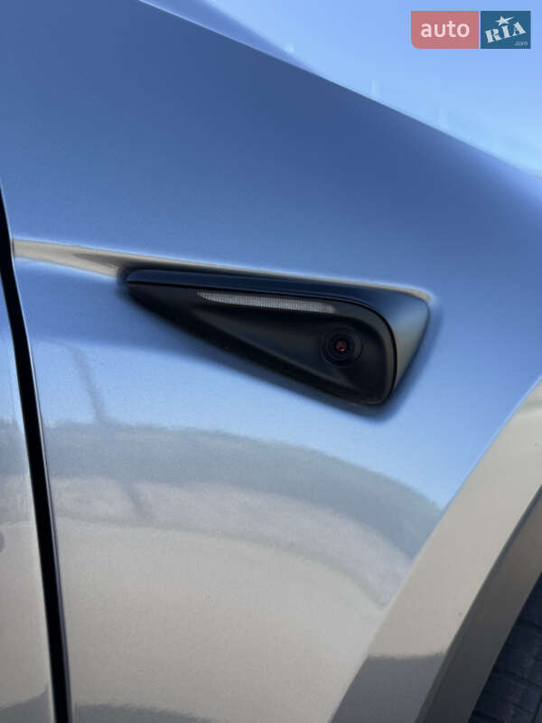 Внедорожник / Кроссовер Tesla Model Y 2024 в Киеве