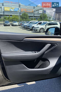 Позашляховик / Кросовер Tesla Model Y 2024 в 