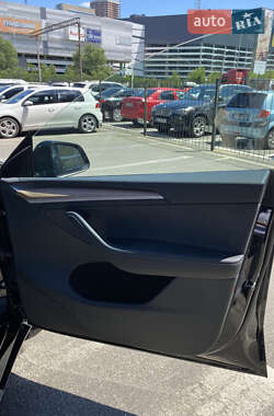Позашляховик / Кросовер Tesla Model Y 2024 в 