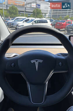 Позашляховик / Кросовер Tesla Model Y 2024 в 