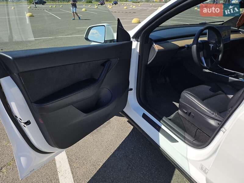 Внедорожник / Кроссовер Tesla Model Y 2020 в Киеве