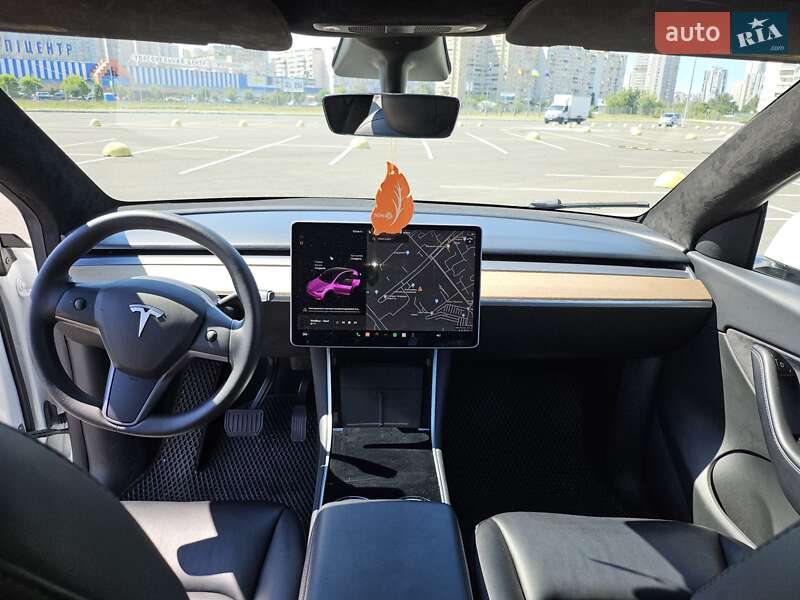 Внедорожник / Кроссовер Tesla Model Y 2020 в Киеве