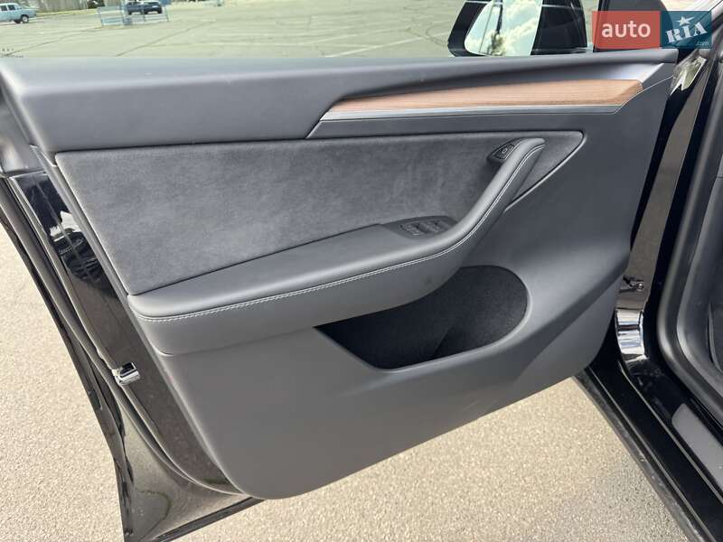 Внедорожник / Кроссовер Tesla Model Y 2024 в Днепре
