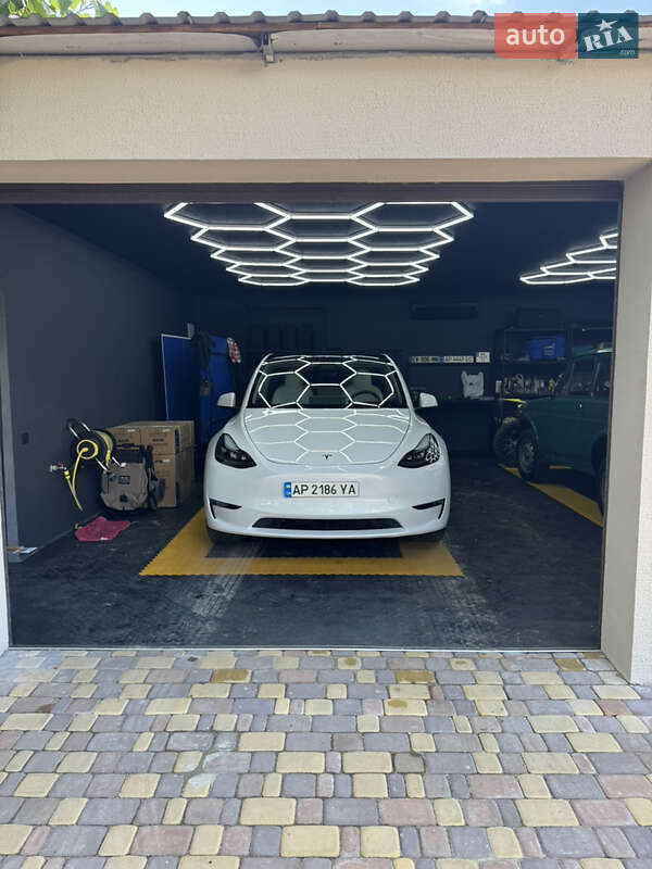 Внедорожник / Кроссовер Tesla Model Y 2023 в Запорожье