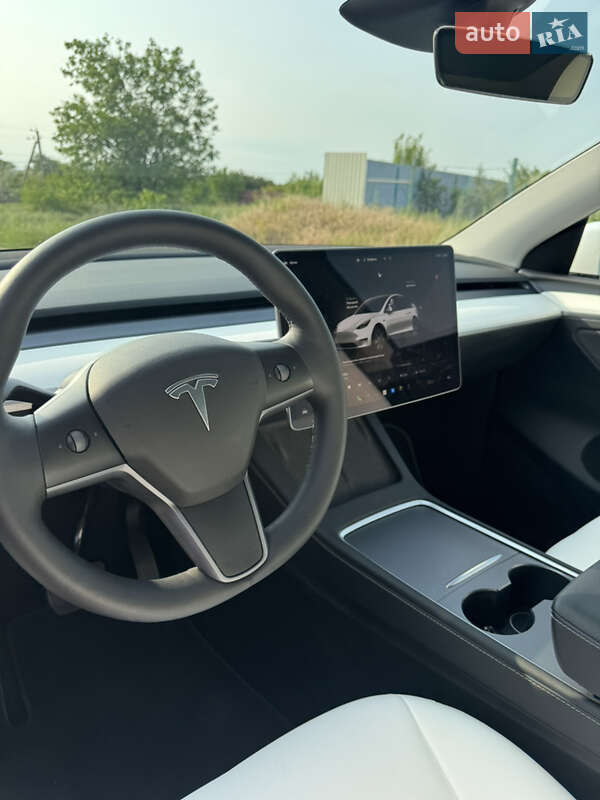 Внедорожник / Кроссовер Tesla Model Y 2023 в Запорожье