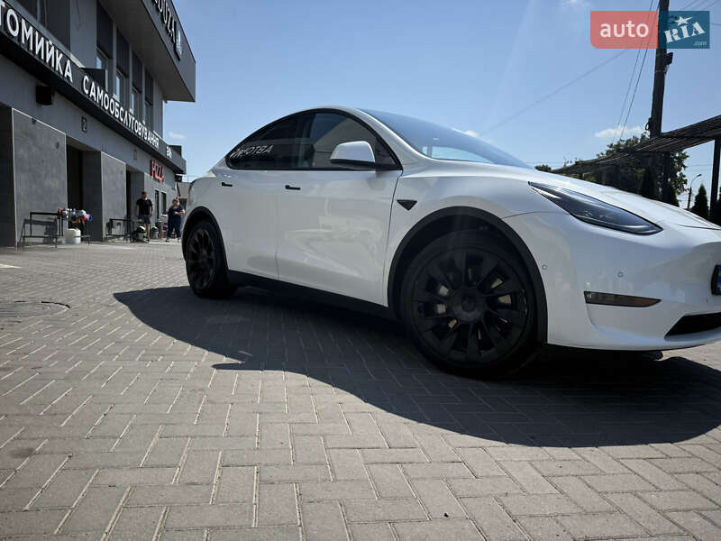 Tesla Model Y 2021