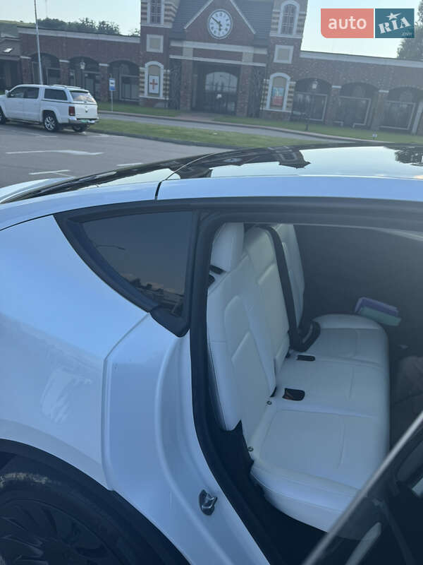 Внедорожник / Кроссовер Tesla Model Y 2023 в Киеве