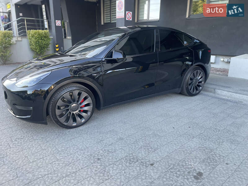 Позашляховик / Кросовер Tesla Model Y 2021 в Львові