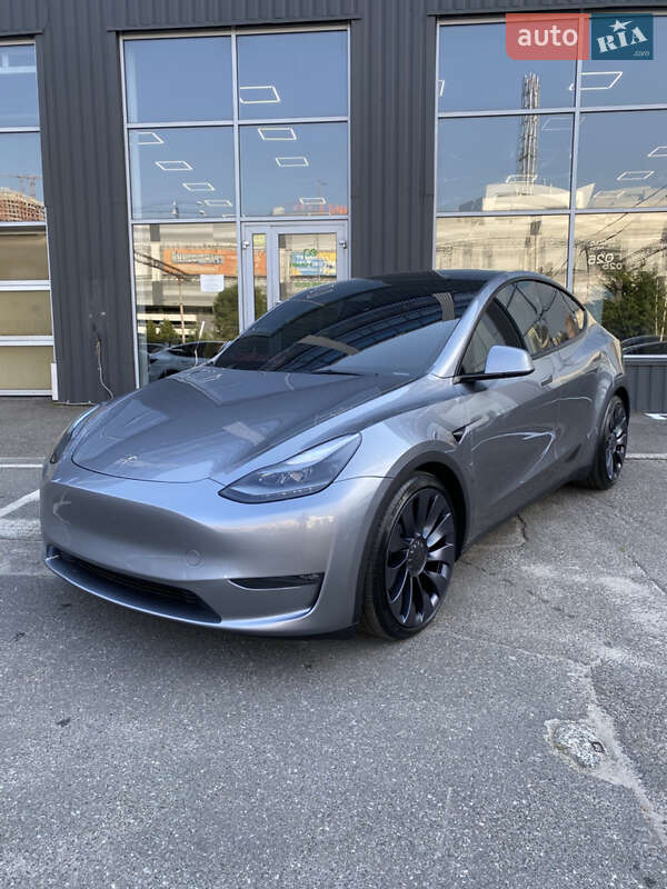 Tesla Model Y 2024